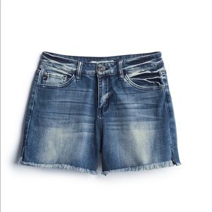 Kan Can Cahil Distressed Fray Hem Short